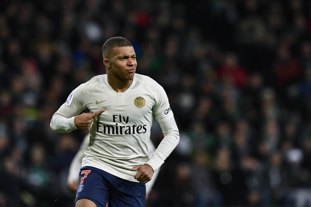 萨拉赫在非洲杯使用的定制护腿板：含埃及和利物浦安菲尔德元素